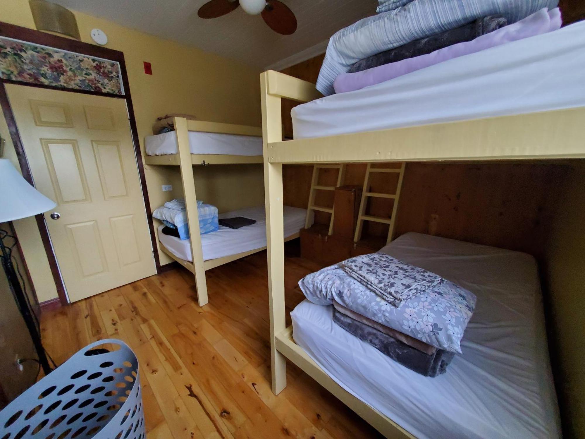 Auberge Jeunesse A Loulou Lévis Zimmer foto